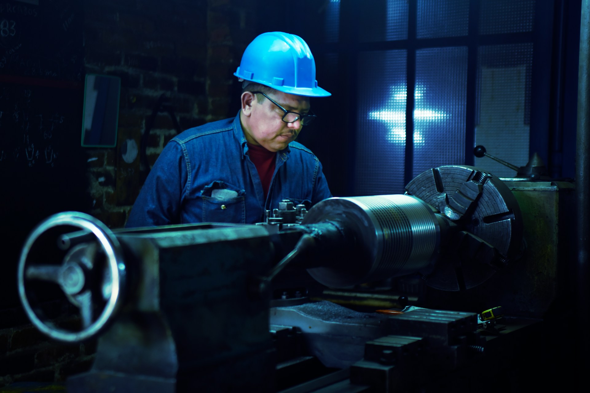 Unlocking Faster Sales and Smarter Supply Chains in Manufacturing with AI